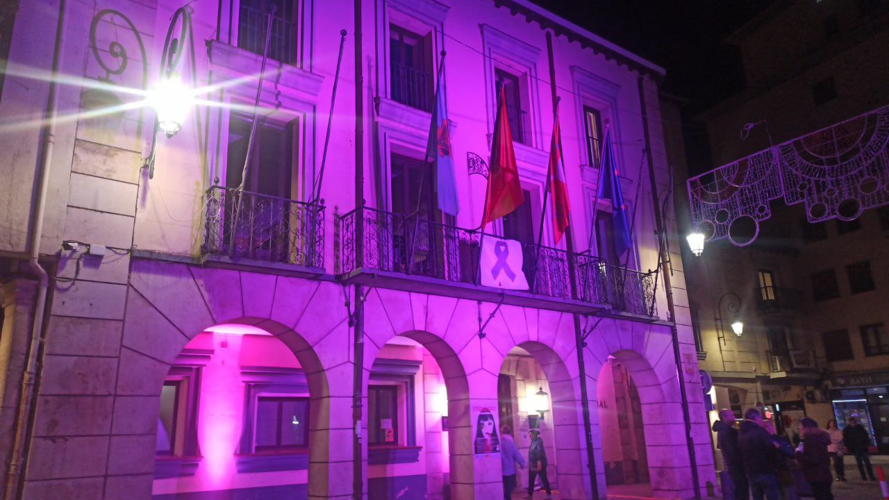 Iluminación arquitectónica en fachada del Ayuntamiento